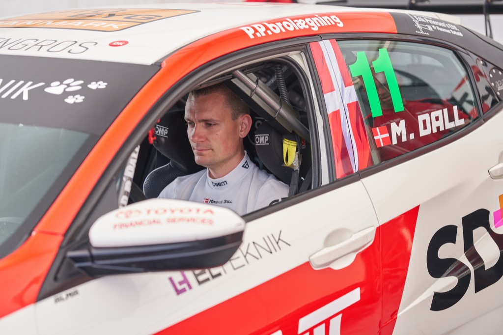 Bliver Night Race afgjort på asfalten eller bag pitmuren? 
(Foto: Stump Foto)